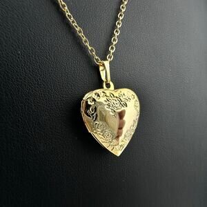 Vintage Style Locket Gold Tone Heart Romantic Fashion 17" Pendant Necklace